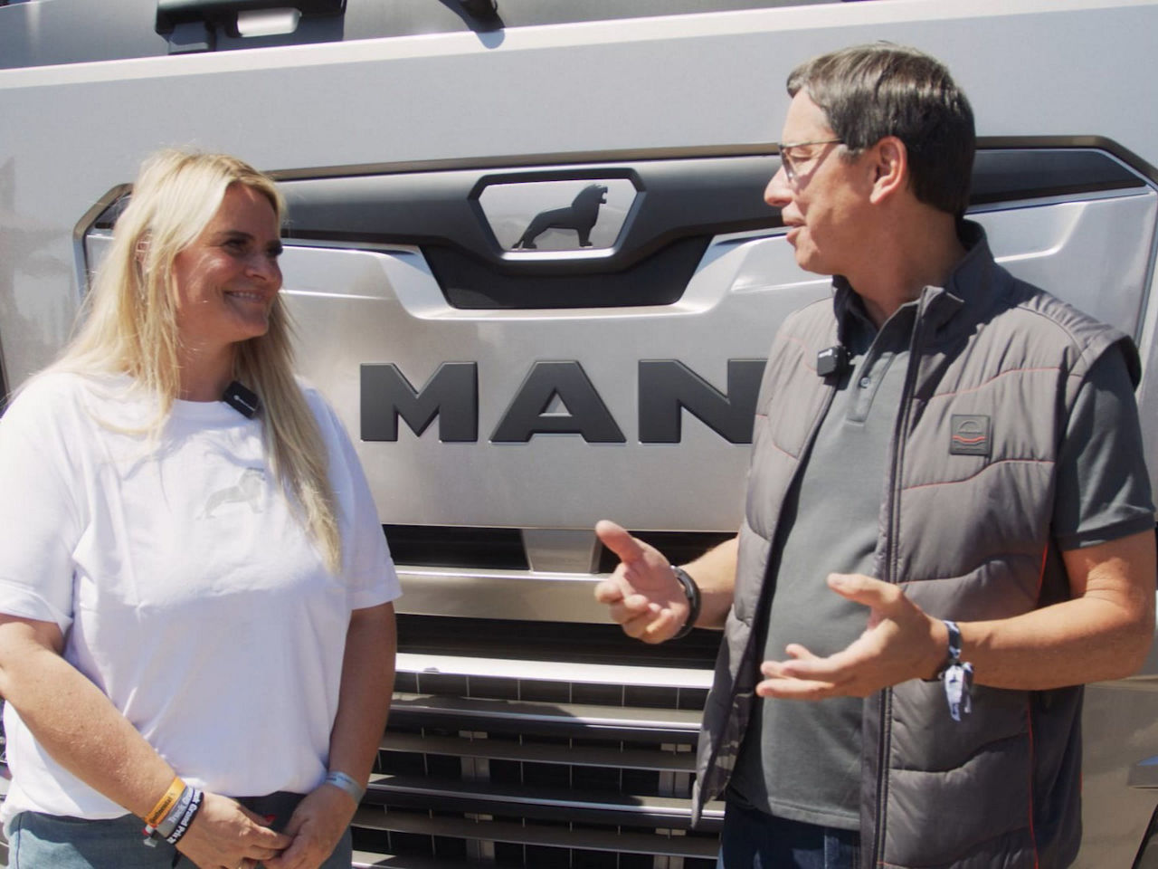 Im Gespräch: Christina Scheib und  Stefan Schall (MAN Truck & Bus Deutschland GmbH, Geschäftsführer Bereich Truck, Van & Used) 